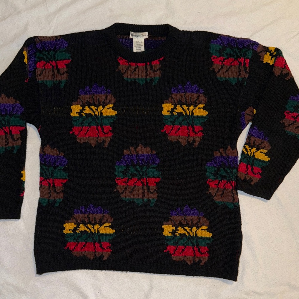 Carriage Court: Men’s 90’s Bold Patterned Crewneck Sweater